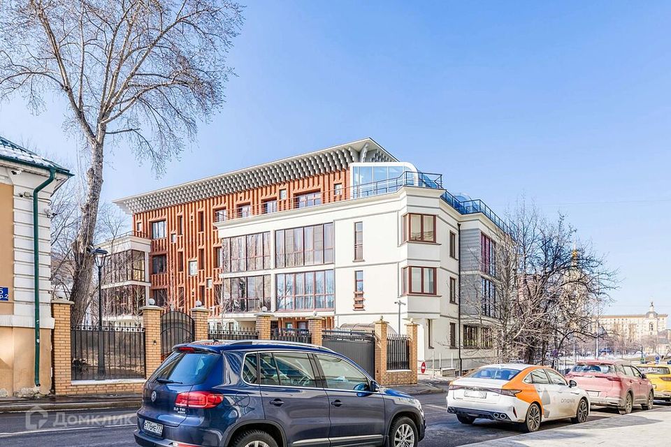 Продаётся 4-комнатная квартира, 180 м²