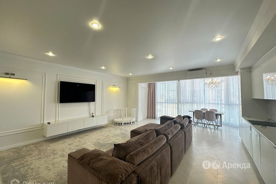 Сдаётся студия, 65 м²
