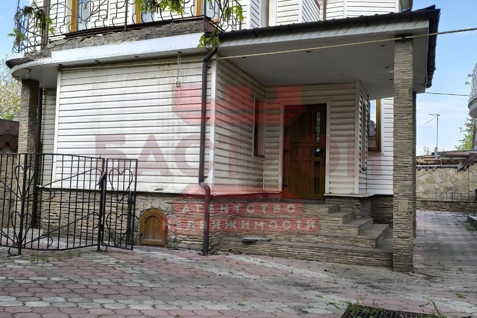 Продаётся 3-этажный дом, 260 м²
