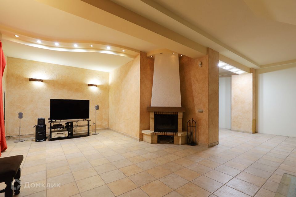 Продаётся 4-комнатная квартира, 229.3 м²