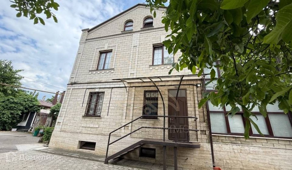 Продаётся 8-комнатная квартира, 350 м²
