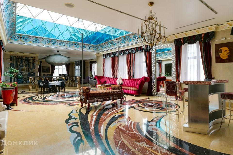 Сдаётся 6-комнатная квартира, 700 м²