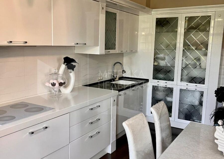 Сдаётся 2-комнатная квартира, 114 м²