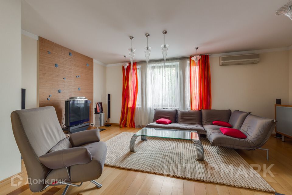 Сдаётся 3-комнатная квартира, 132 м²