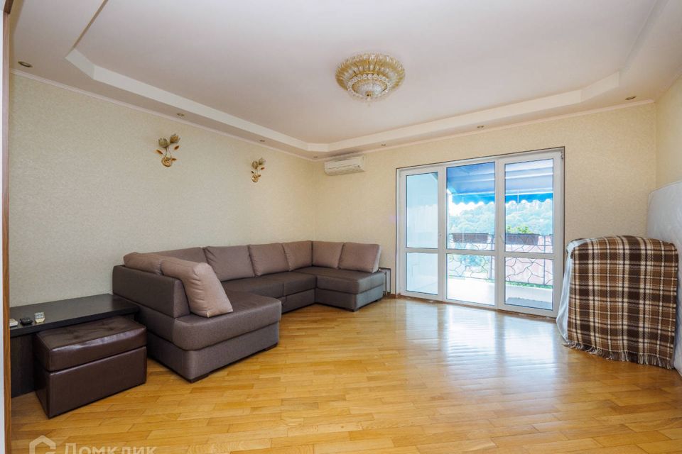 Продаётся 1-комнатная квартира, 65 м²