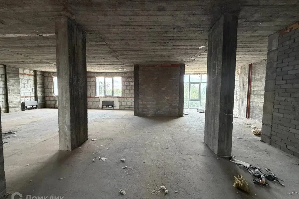 Продаётся 4-комнатная квартира, 193 м²
