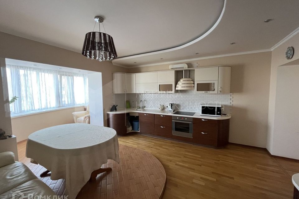 Продаётся 4-комнатная квартира, 150 м²