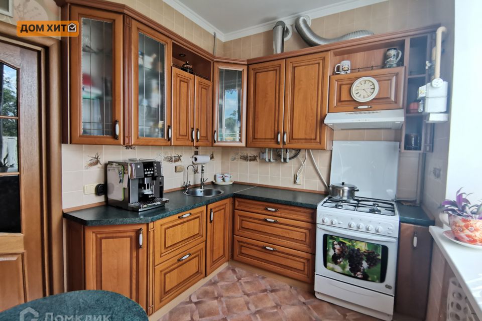 Продаётся 4-комнатная квартира, 145.5 м²
