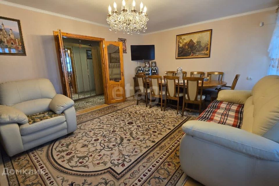 Продаётся 4-комнатная квартира, 110 м²