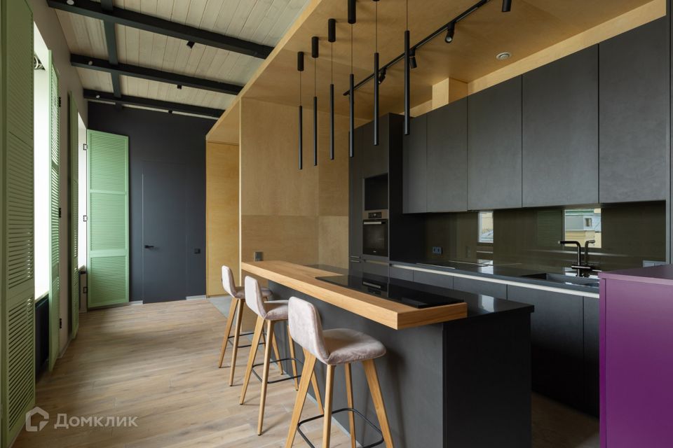 Сдаётся 5-комнатная квартира, 220 м²