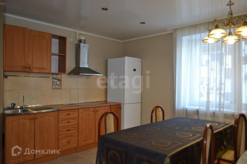 Продаётся 4-комнатная квартира, 130 м²