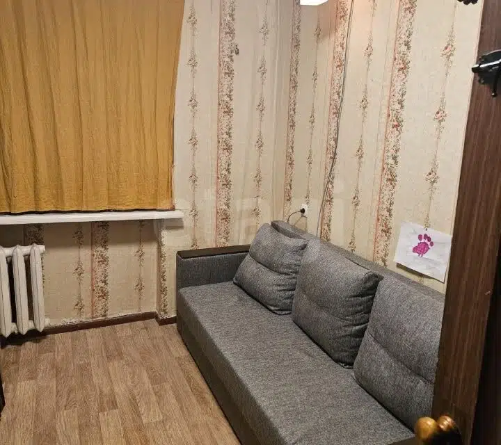 Продаётся 4-комнатная квартира, 61.3 м²
