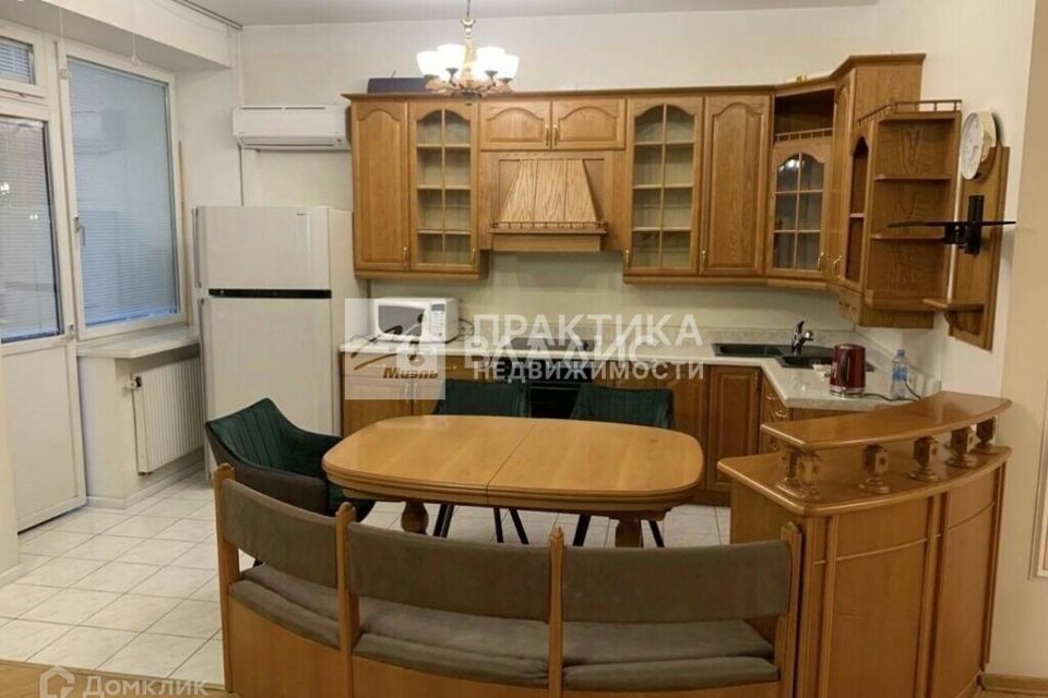 Продаётся 4-комнатная квартира, 130 м²