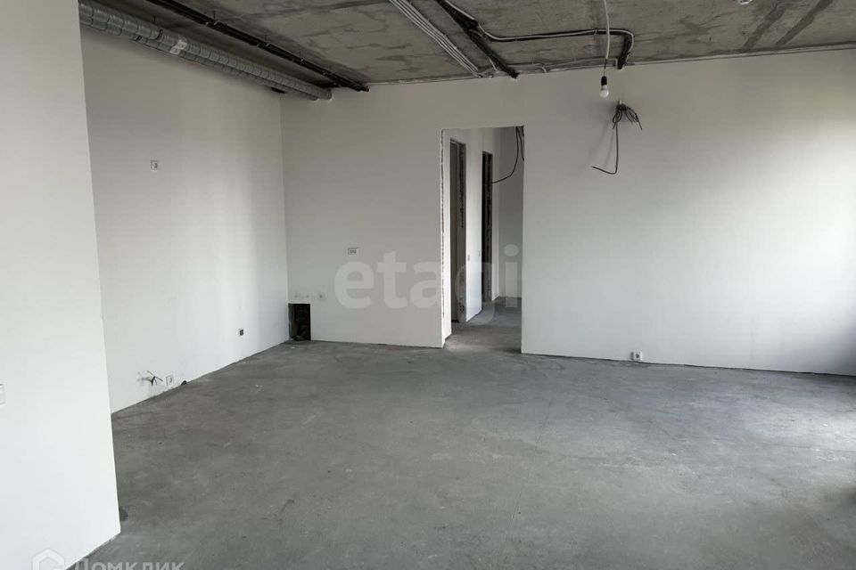 Продаётся 4-комнатная квартира, 135.7 м²