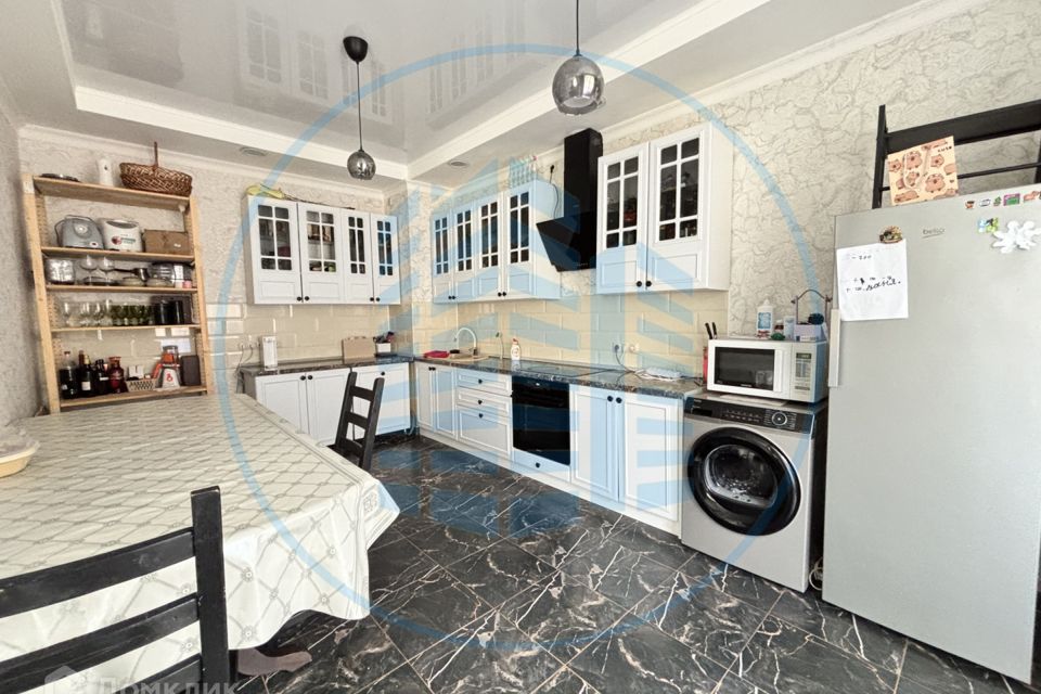 Продаётся 3-комнатная квартира, 116.3 м²