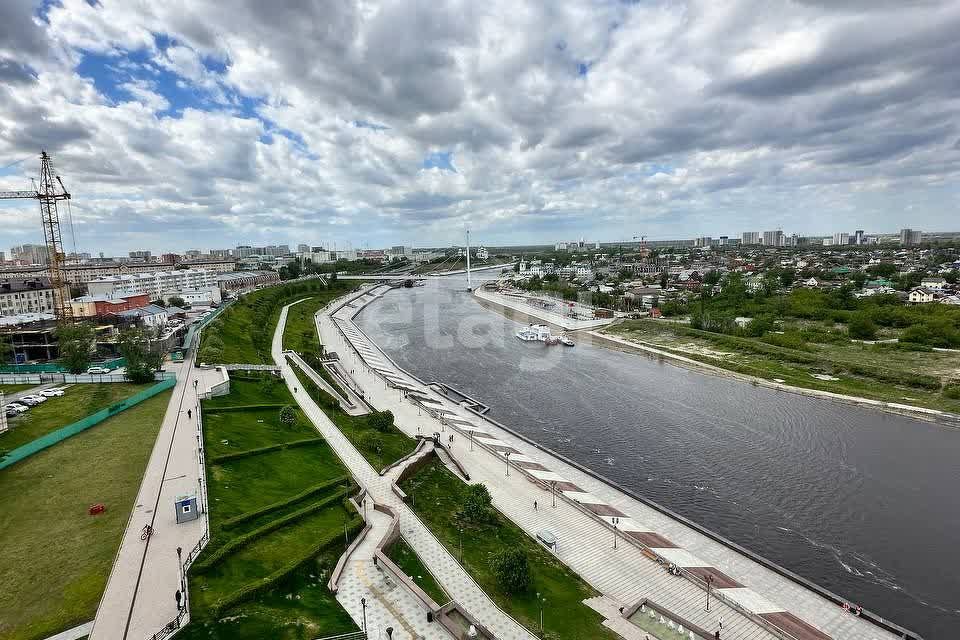 Продаётся 1-комнатная квартира, 208 м²