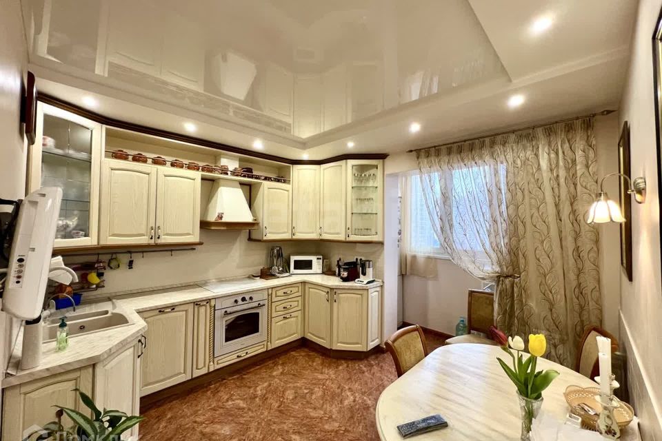 Продаётся 4-комнатная квартира, 100 м²