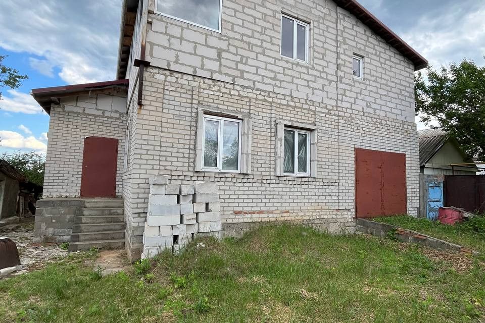 Продаётся 3-этажный дом, 220 м²