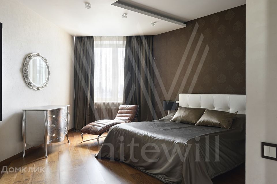 Продаётся 4-комнатная квартира, 169 м²