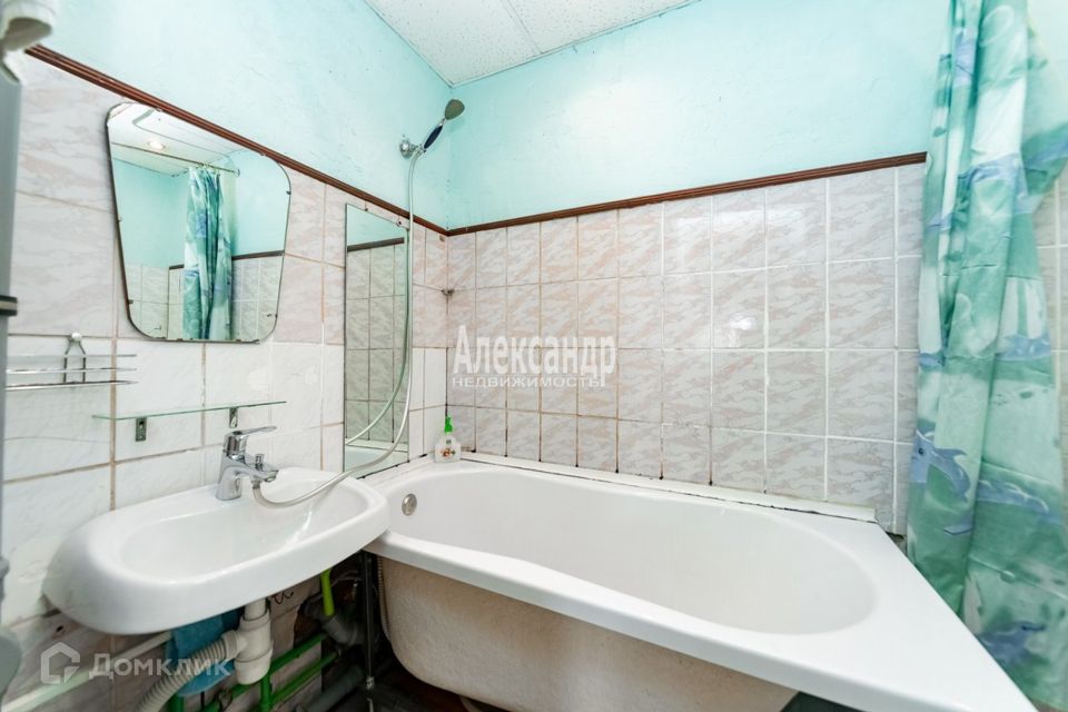 Продаётся комната в 8-комн. квартире, 17.5 м²