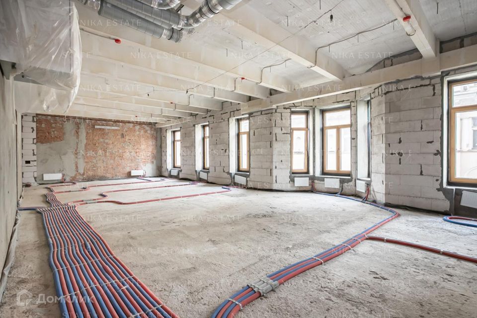 Продаётся 4-комнатная квартира, 168.4 м²