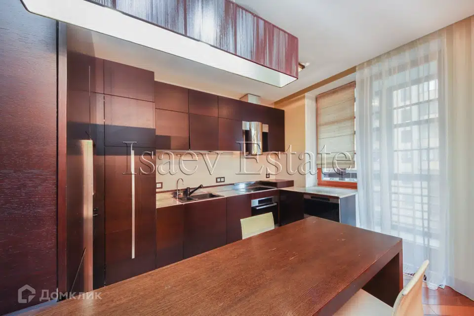 Продаётся 4-комнатная квартира, 130 м²