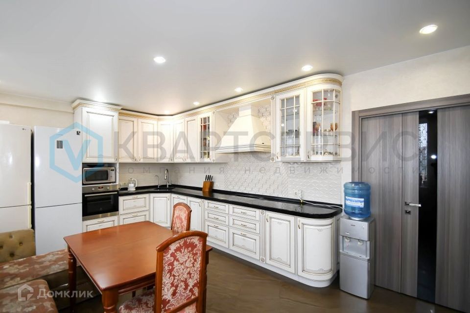 Продаётся 3-комнатная квартира, 114 м²