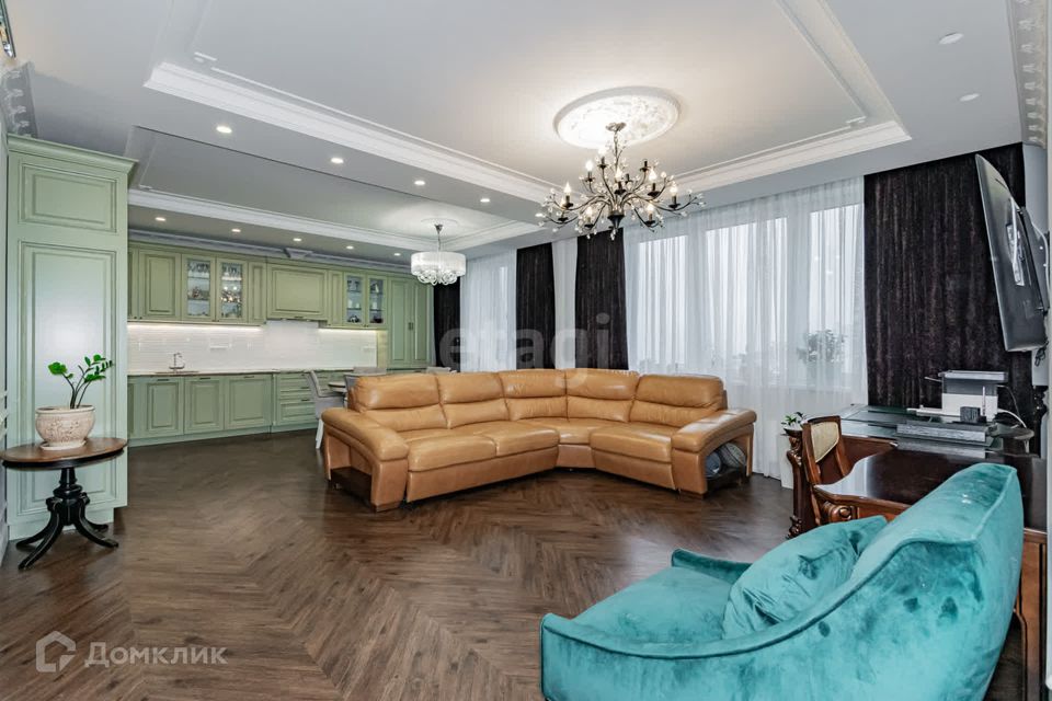 Продаётся 3-комнатная квартира, 129.4 м²