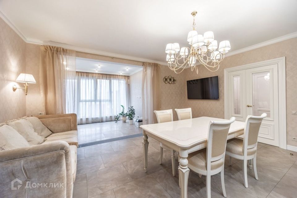 Продаётся 4-комнатная квартира, 115 м²