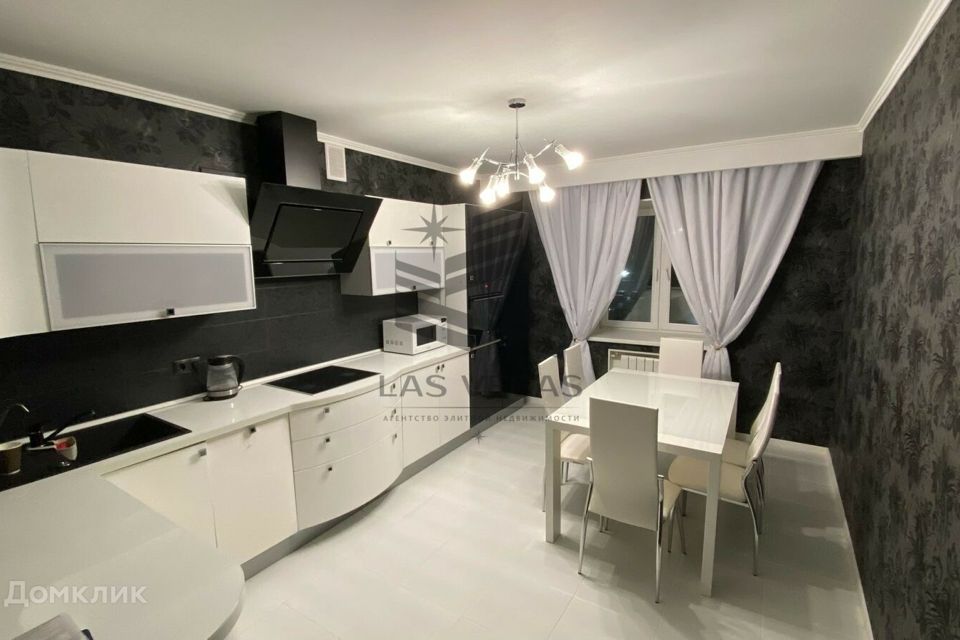 Сдаётся 2-комнатная квартира, 90 м²