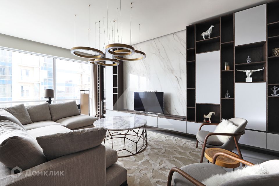 Продаётся 4-комнатная квартира, 169.7 м²