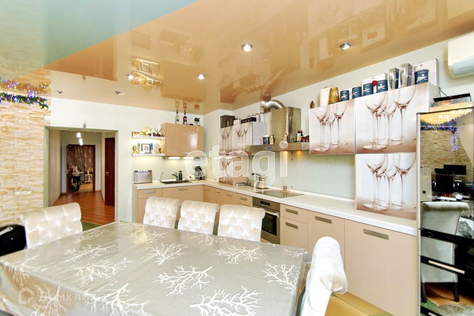 Продаётся 1-комнатная квартира, 90.3 м²