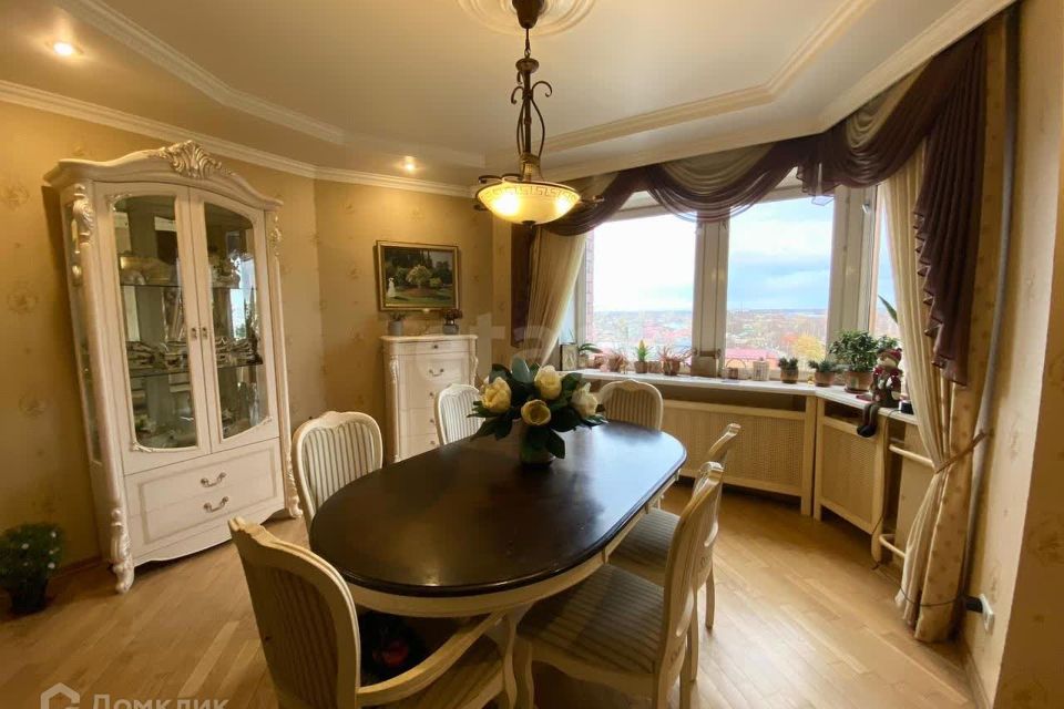 Продаётся 5-комнатная квартира, 144.4 м²