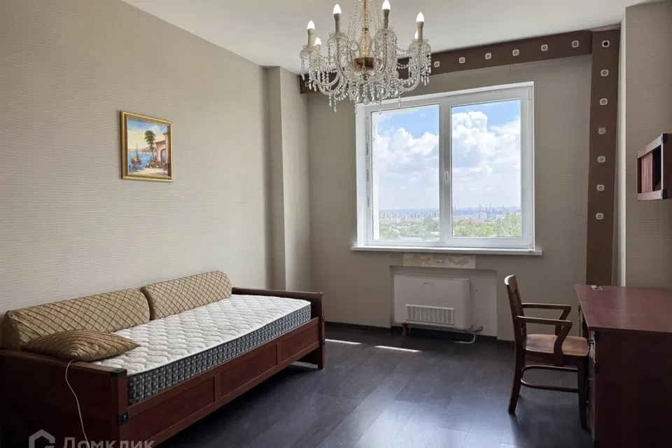 Продаётся 4-комнатная квартира, 151.8 м²