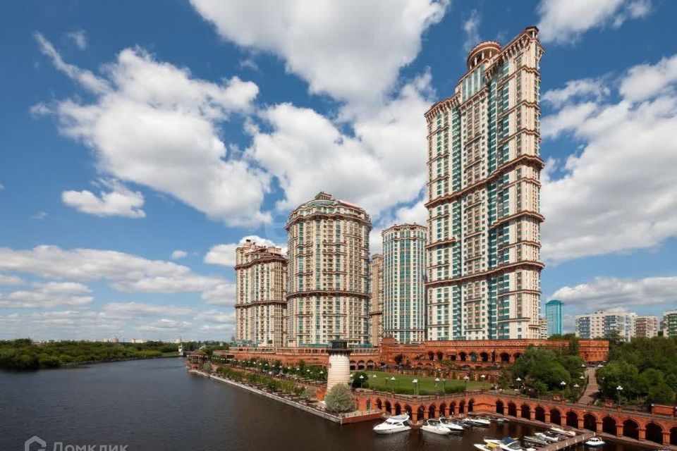 Продаётся 1-комнатная квартира, 54 м²