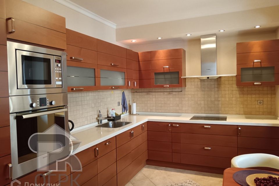Продаётся 3-комнатная квартира, 101 м²