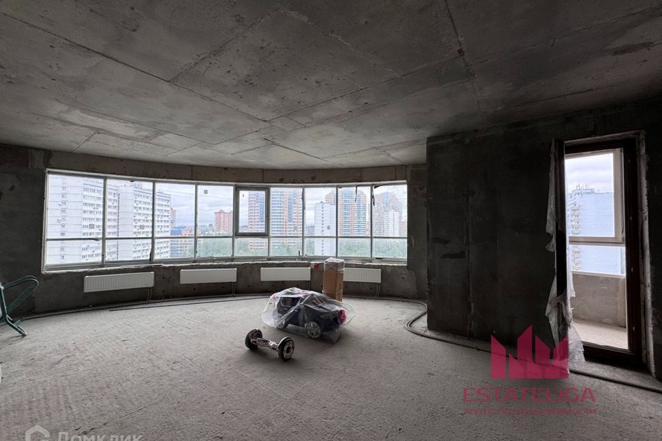 Продаётся 4-комнатная квартира, 170.4 м²