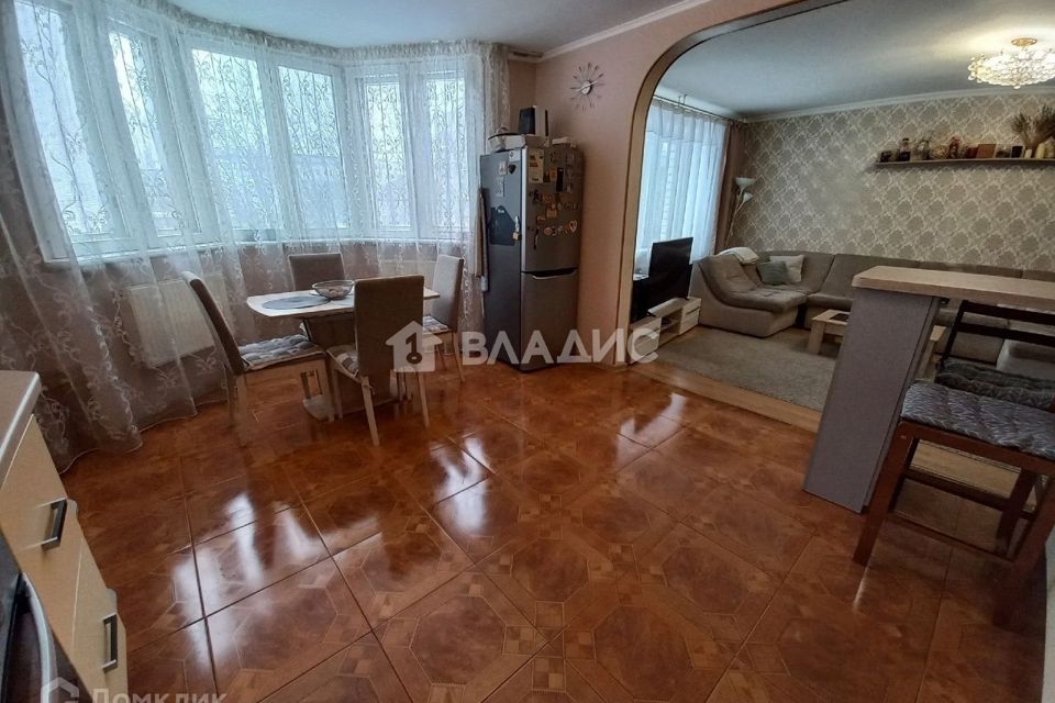 Продаётся 4-комнатная квартира, 131.5 м²