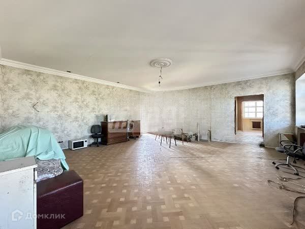 Продаётся 4-комнатная квартира, 190.7 м²