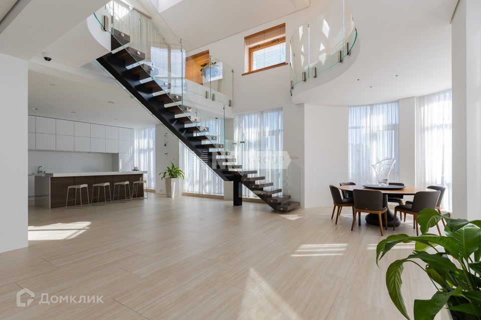 Продаётся 5-комнатная квартира, 363 м²