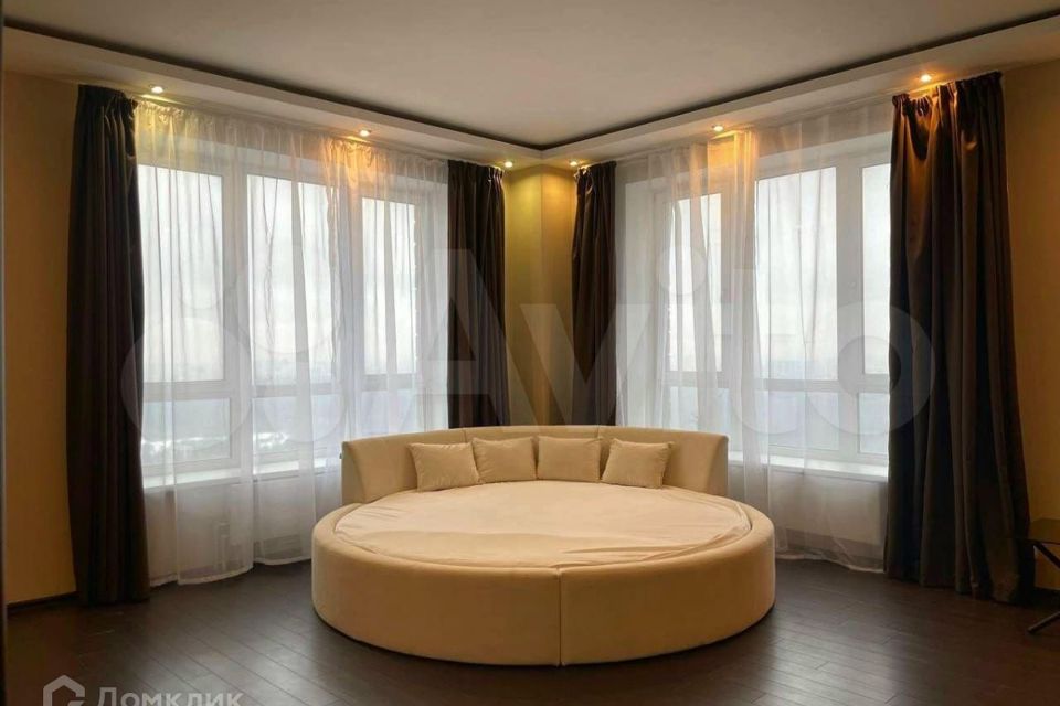 Сдаётся 1-комнатная квартира, 76 м²
