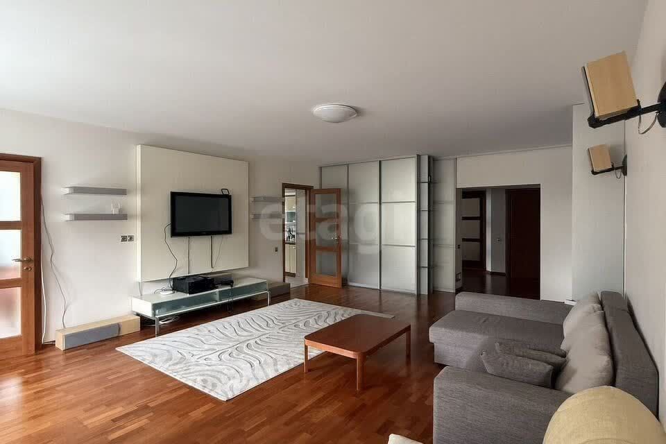 Продаётся 3-комнатная квартира, 102.5 м²