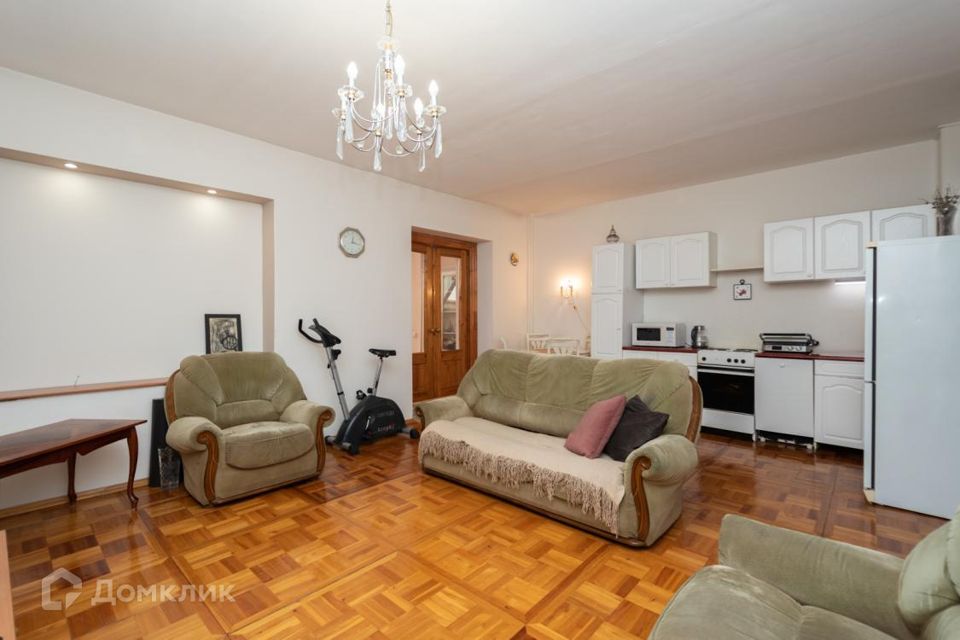 Продаётся 4-комнатная квартира, 116.5 м²