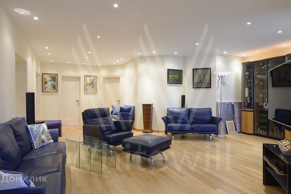 Продаётся 3-комнатная квартира, 139.5 м²