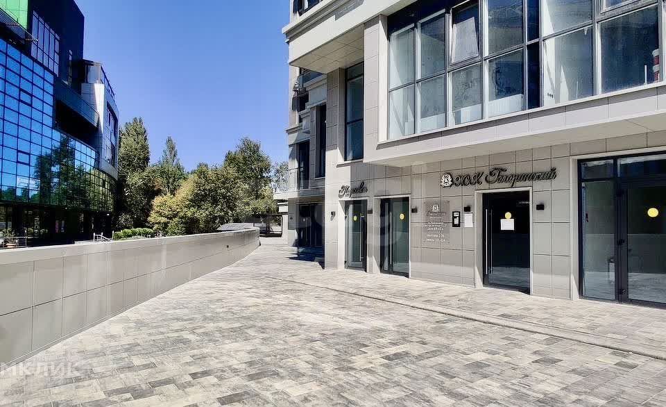 Продаётся 2-комнатная квартира, 71.6 м²