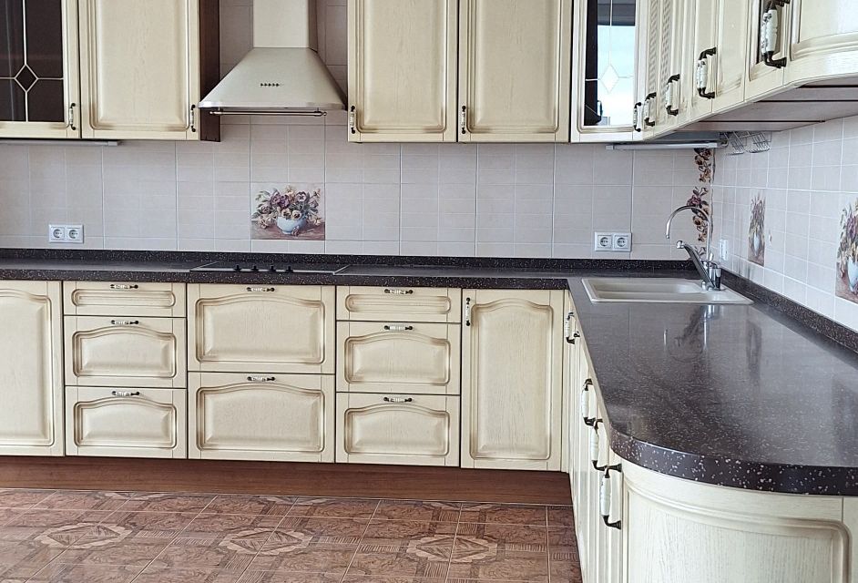 Продаётся 4-комнатная квартира, 121 м²
