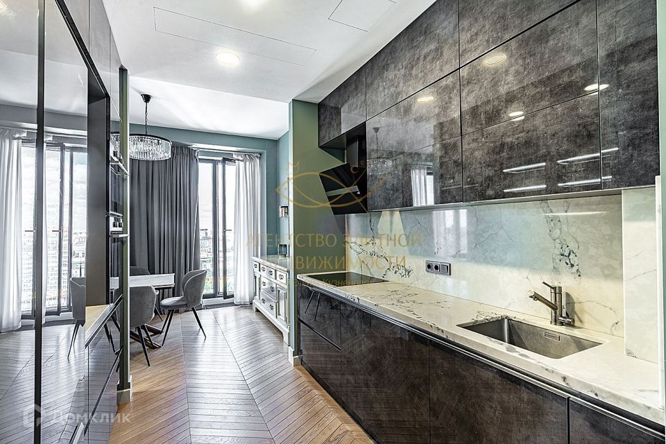 Сдаётся 4-комнатная квартира, 159 м²