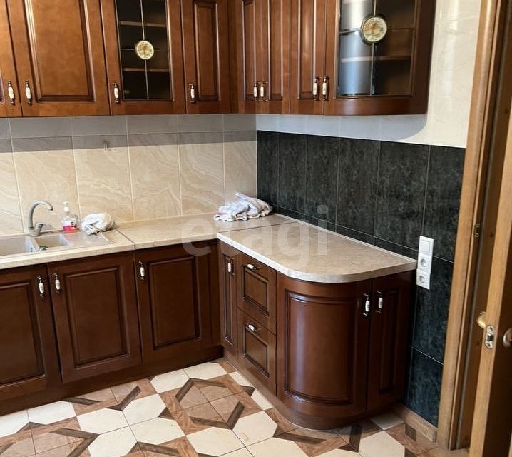 Продаётся 4-комнатная квартира, 114 м²