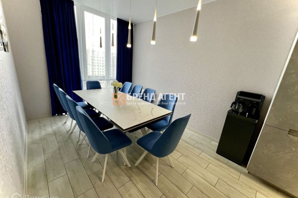 Продаётся 4-комнатная квартира, 147.3 м²