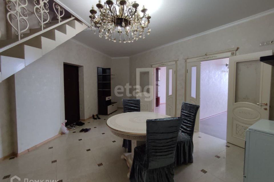 Продаётся 3-комнатная квартира, 120 м²
